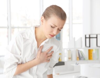 แน่นหน้าอก หัวใจเต้นผิดจังหวะ